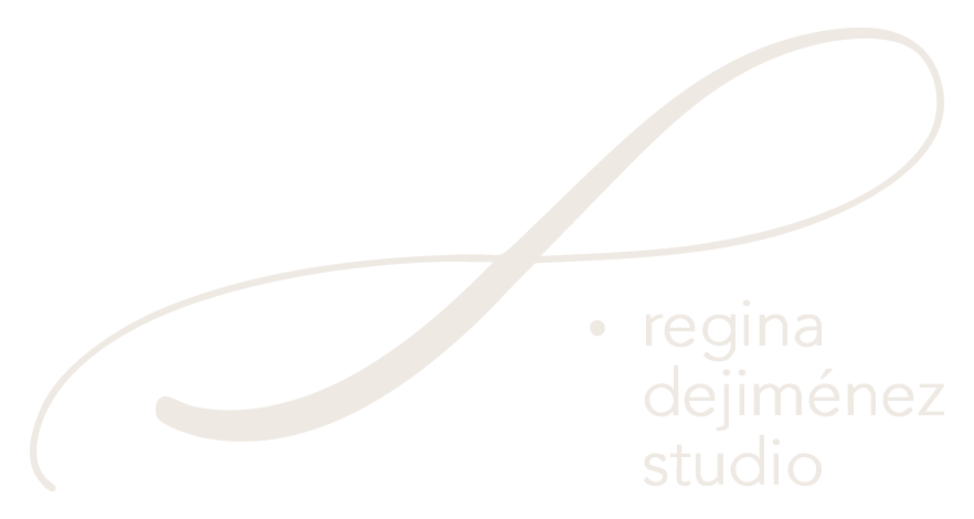 Regina Dejiménez: Logotipo beige